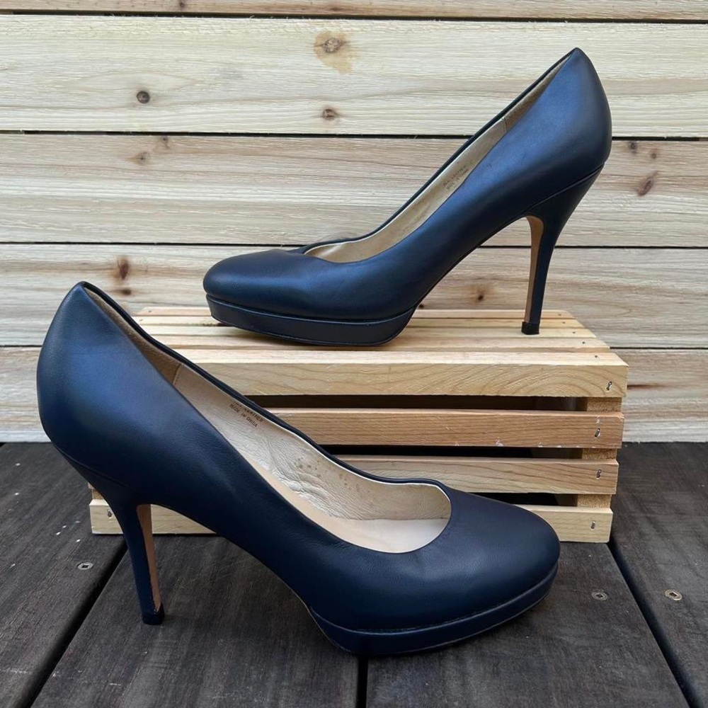 Vintage Navy Blue Leather New York Look Heels w/ Round Toe